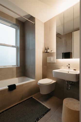 5-6 17Th Avenue W, Vancouver, BC - Indoor Photo Showing Bathroom