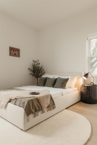 5-6 17Th Avenue W, Vancouver, BC - Indoor Photo Showing Bedroom