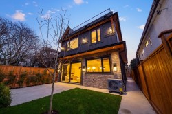2-1841 Parker Street  Vancouver, BC V5L 2L1