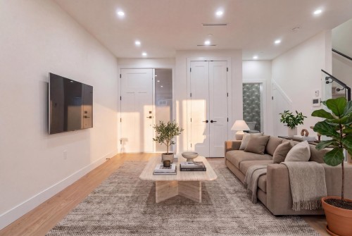 2055 4Th Avenue E, Vancouver, BC 