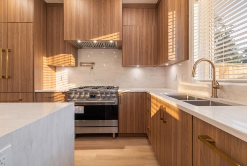 2055 4Th Avenue E, Vancouver, BC 