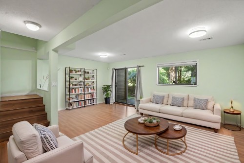 7305 Coronado Drive, Burnaby, BC - Indoor Photo Showing Living Room
