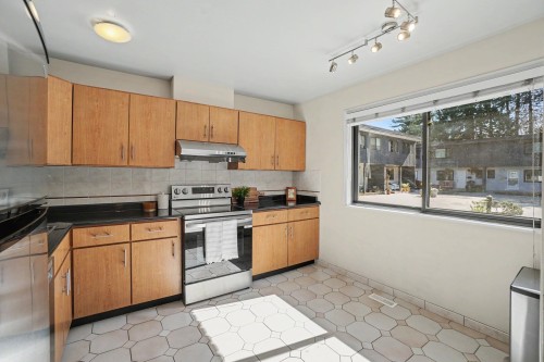 7305 Coronado Drive, Burnaby, BC - Indoor Photo Showing Kitchen With Double Sink
