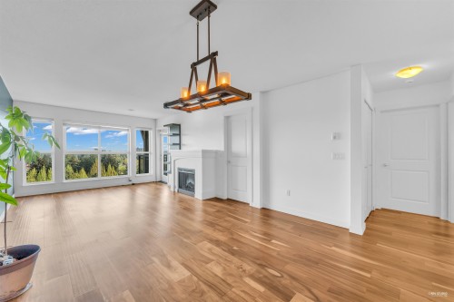 402-3082 Dayanee Springs Boulevard  Coquitlam, BC V3E 0A3