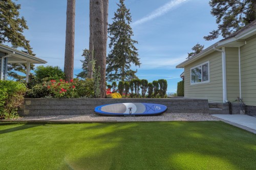 5760 Boulevard Street, Sechelt, BC - Outdoor