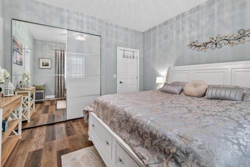 5760 Boulevard Street, Sechelt, BC - Indoor Photo Showing Bedroom