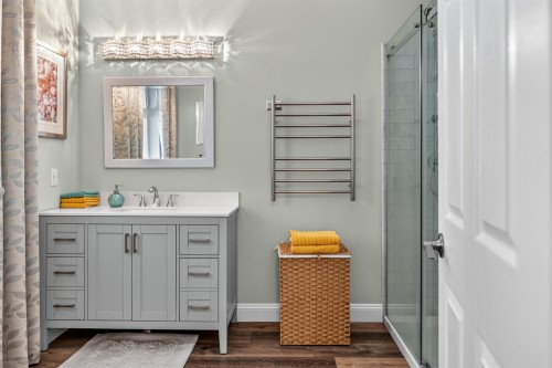 5760 Boulevard Street, Sechelt, BC - Indoor Photo Showing Bathroom