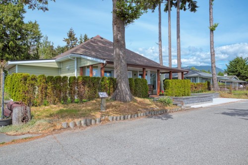 5760 Boulevard Street, Sechelt, BC - Outdoor