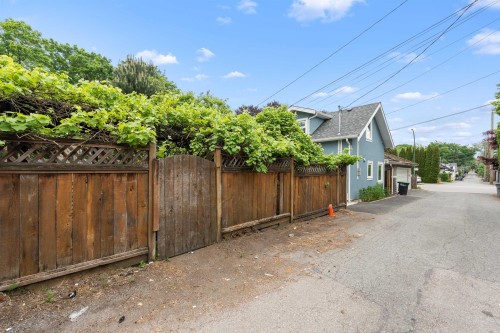 2820 13Th Avenue W, Vancouver, BC 