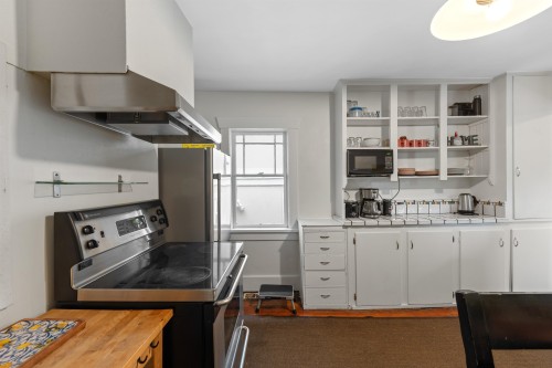 2820 13Th Avenue W, Vancouver, BC 