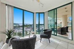 18D-338 Taylor Way  West Vancouver, BC V7T 2Y2
