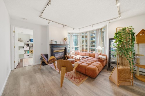 1705-867 Hamilton Street, Vancouver, BC 