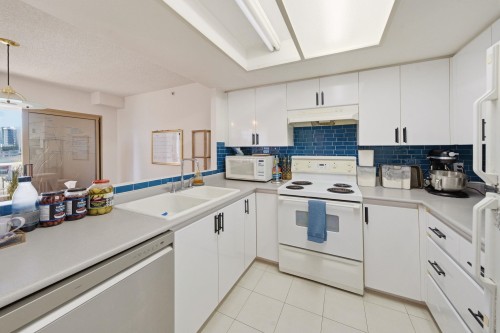 1705-867 Hamilton Street, Vancouver, BC 