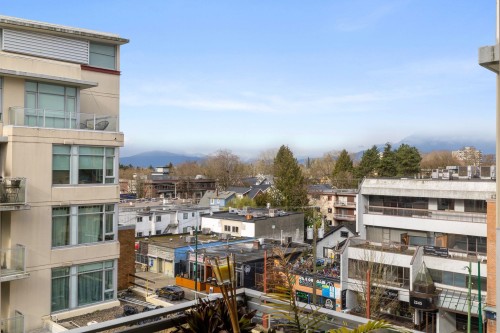 608-2228 Broadway W, Vancouver, BC 