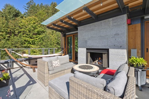 703-6687 Nelson Avenue, West Vancouver, BC 