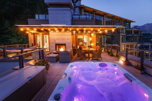 703-6687 Nelson Avenue, West Vancouver, BC 