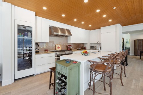 703-6687 Nelson Avenue, West Vancouver, BC 