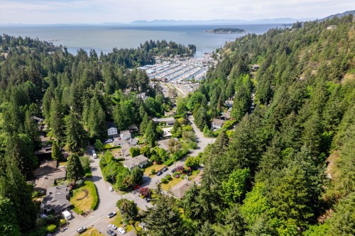 5756 Cranley Drive, West Vancouver, BC 