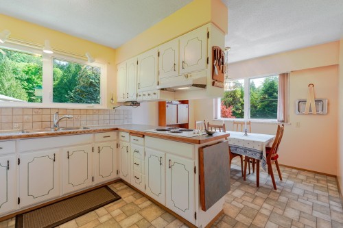 5756 Cranley Drive, West Vancouver, BC 