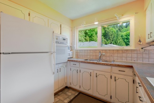 5756 Cranley Drive, West Vancouver, BC 