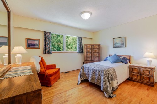 5756 Cranley Drive, West Vancouver, BC 