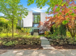 366 22nd Avenue W Vancouver, BC V5Y 2G4