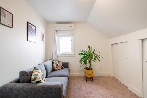 242 21St Avenue W, Vancouver, BC 