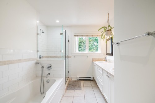 242 21St Avenue W, Vancouver, BC 