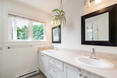 242 21St Avenue W, Vancouver, BC 