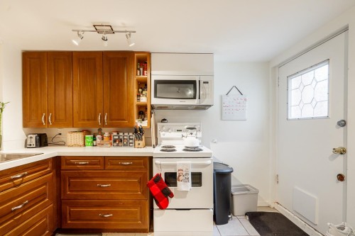 242 21St Avenue W, Vancouver, BC 
