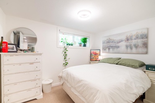 242 21St Avenue W, Vancouver, BC 
