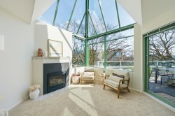 205-565 17th Street  West Vancouver, BC V7V 3S9