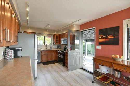 4926 Laurel Avenue, Sechelt, BC 