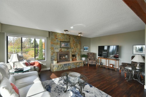 4926 Laurel Avenue, Sechelt, BC 