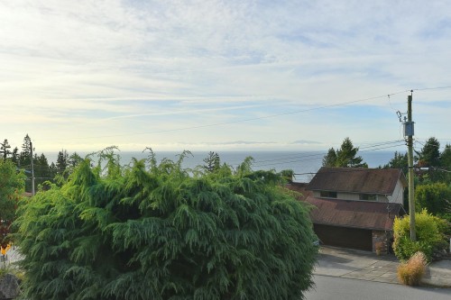 4926 Laurel Avenue, Sechelt, BC 