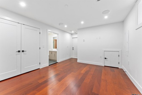 2719 46Th Avenue E, Vancouver, BC 