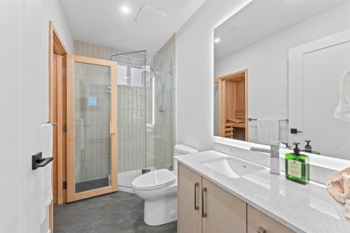 2719 46Th Avenue E, Vancouver, BC 