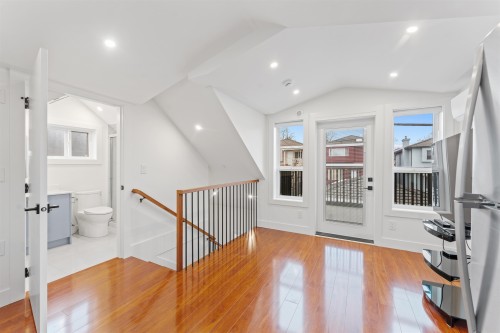 2719 46Th Avenue E, Vancouver, BC 