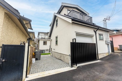2719 46Th Avenue E, Vancouver, BC 
