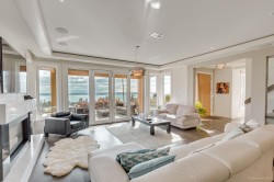 2165 Palmerston Avenue West Vancouver, BC V7V 2V7
