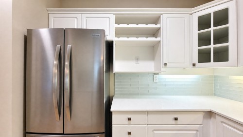 211-2985 Princess Crescent, Coquitlam, BC - Indoor Photo Showing Kitchen