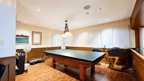 211-2985 Princess Crescent, Coquitlam, BC - Indoor Photo Showing Other Room