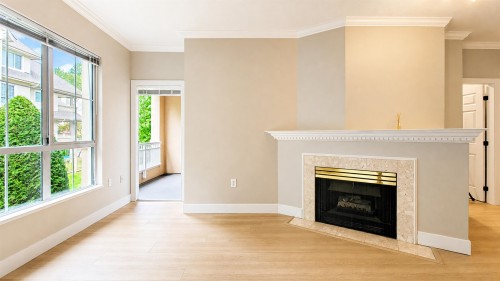 211-2985 Princess Crescent, Coquitlam, BC - Indoor Photo Showing Living Room With Fireplace