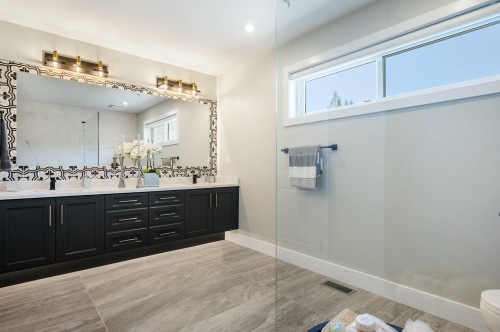 24461 Jenewein Drive, Maple Ridge, BC - Indoor Photo Showing Bathroom