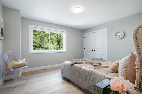 24461 Jenewein Drive, Maple Ridge, BC - Indoor Photo Showing Bedroom