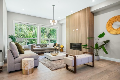 24461 Jenewein Drive, Maple Ridge, BC - Indoor Photo Showing Living Room With Fireplace