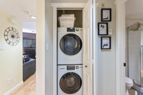205-1518 Bowser Avenue, North Vancouver, BC 