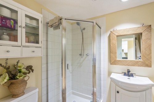 205-1518 Bowser Avenue, North Vancouver, BC 