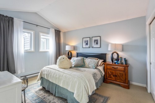 205-1518 Bowser Avenue, North Vancouver, BC 