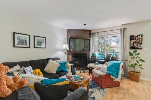 205-1518 Bowser Avenue, North Vancouver, BC 